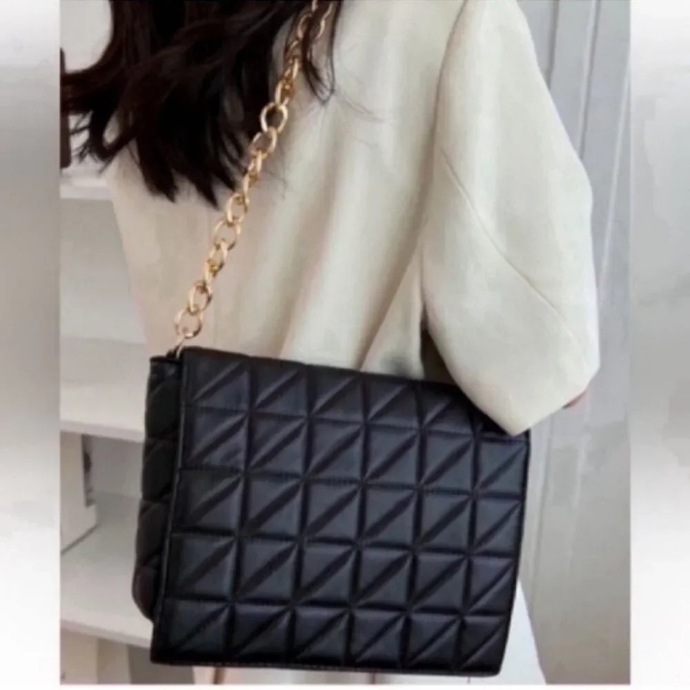 NWT Zara large black quilt purse with chain strap
